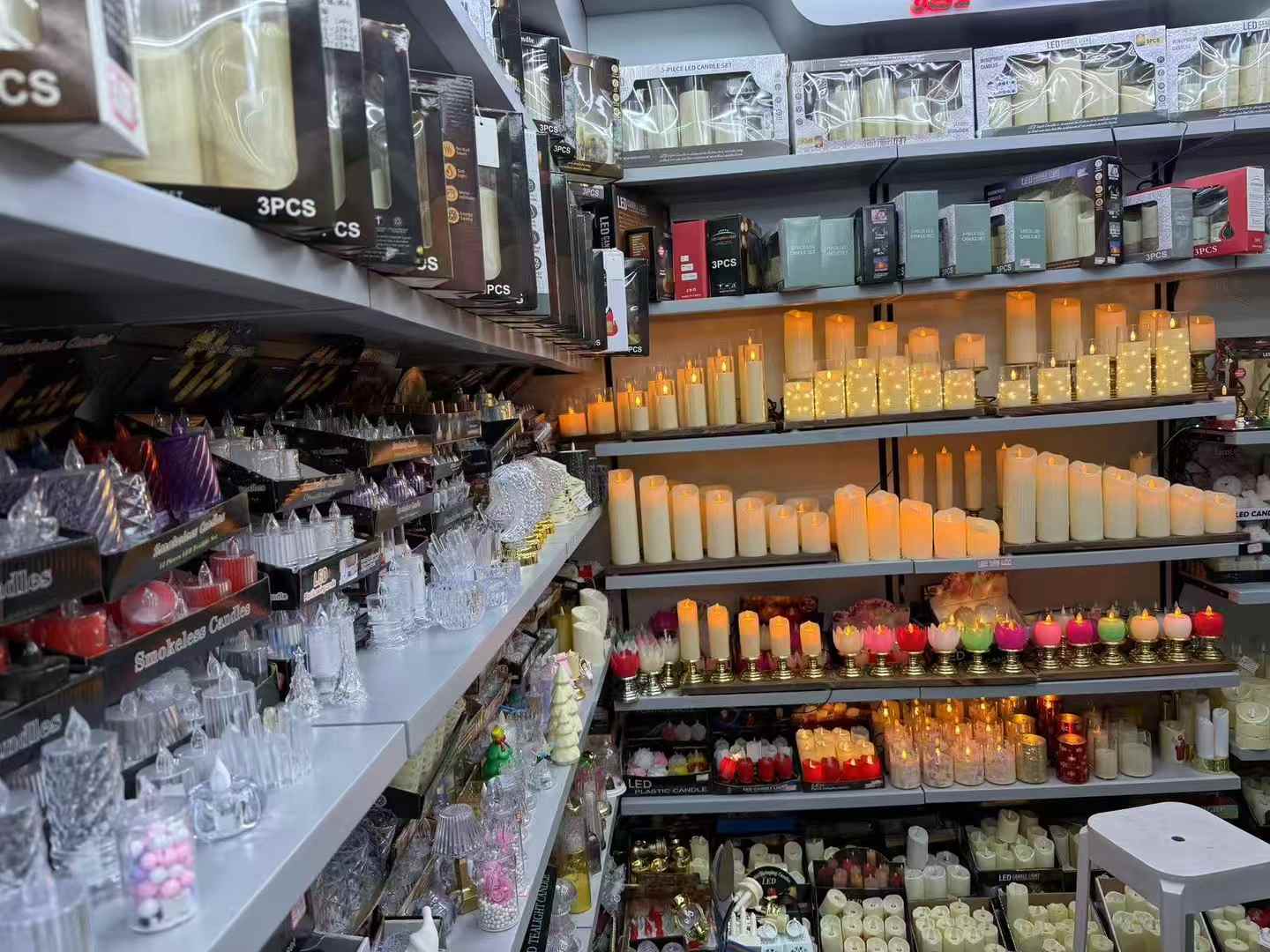LED candle models, finishes and retail packaging references.